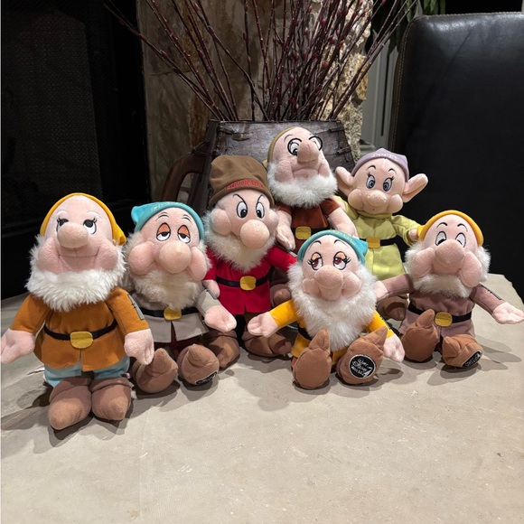 Snow White’s Seven DWARF’s Disney World Resort Plush Toys - Picture 3 of 11